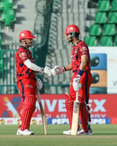 Warner and Hendricks Deliver Match-Winning Stand to Keep Kings Alive