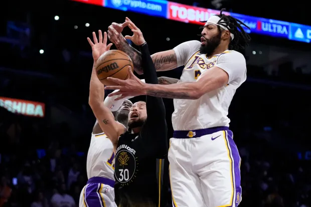 Lakers Edge Warriors in High Intensity Showdown