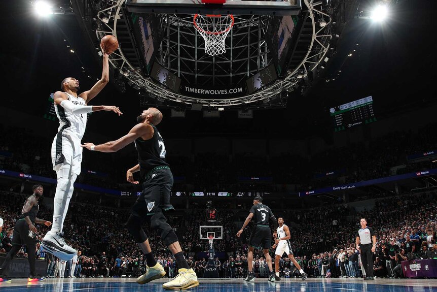 San Antonio Spurs Strike First Against Thunder in Western Conference Finals