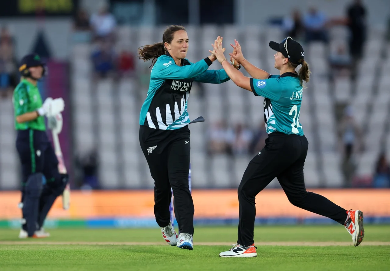 New Zealand Edge Ireland in Nail Biting Thriller to Keep Semi Final Dream Alive