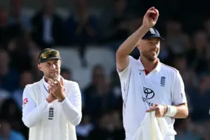 Robinson and Tongue Tear Through Pakistan at Headingley