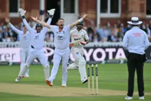 Robinson Stars as England Crush Pakistan to Seal Test Series