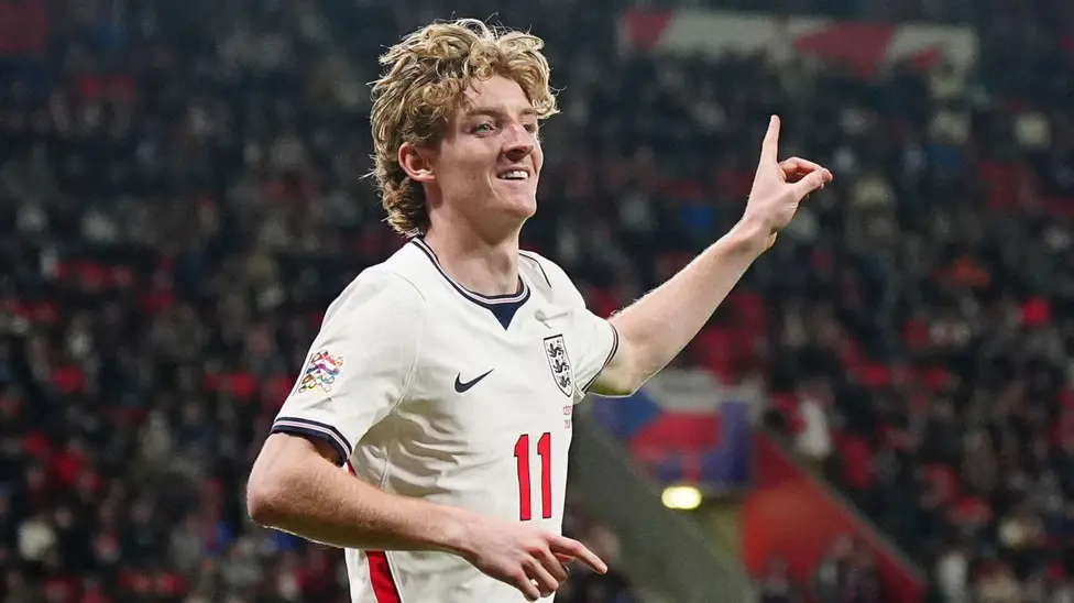 England See Off Czech Republic After Early Red Card