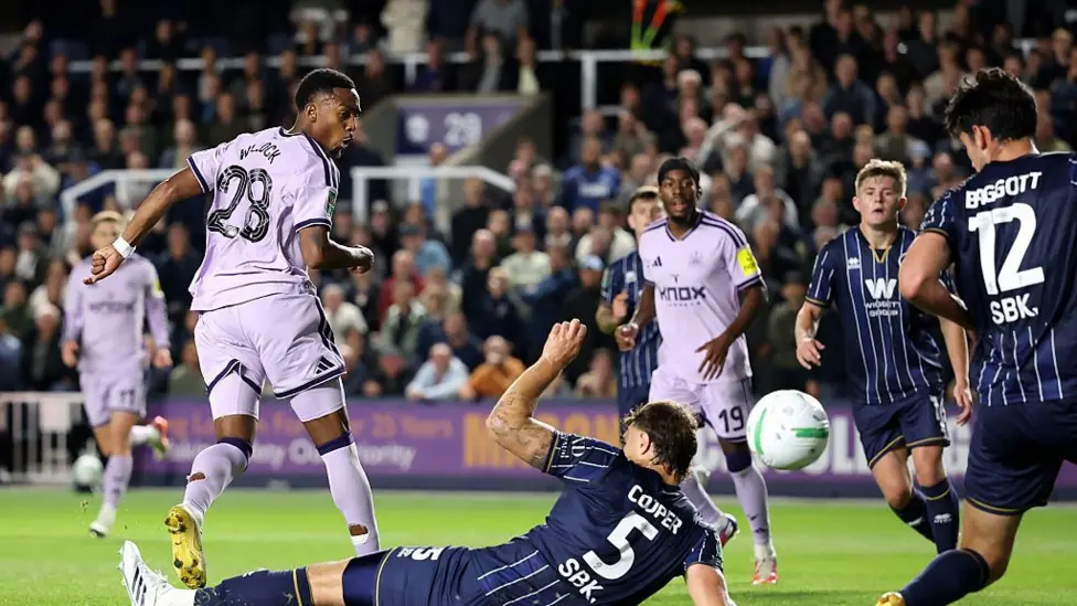 Willock’s Late Strike Rescues Newcastle at the Den